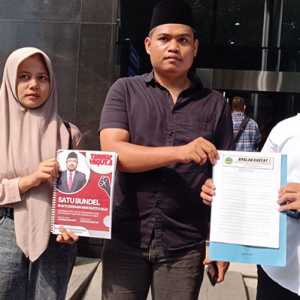Menag Yaqut Kembali Dilaporkan ke KPK, Barbuk 1 Bundel Dokumen Kuota Haji